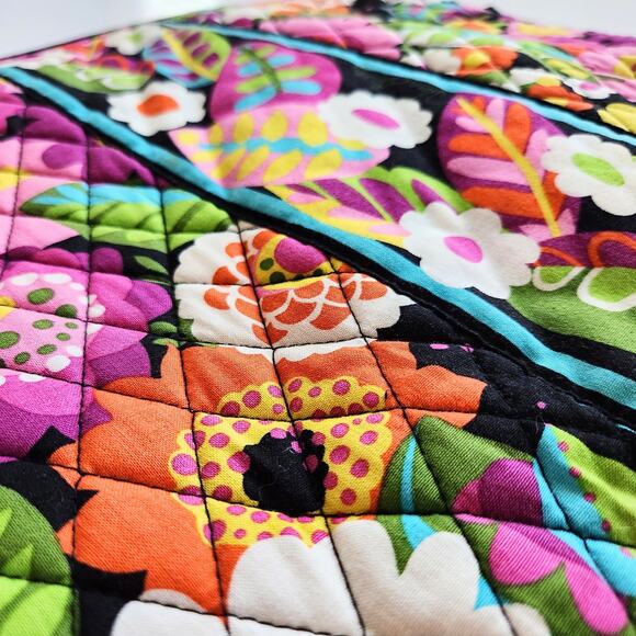 Vera Bradley Va Va Bloom 17" Quilted Laptop Sleeve Case – Bright Floral Print - - Picture 4 of 9